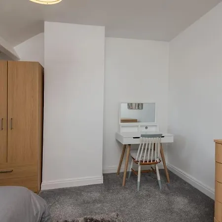 Norman View - 3 Bedroom House * Leeds (West Yorkshire)