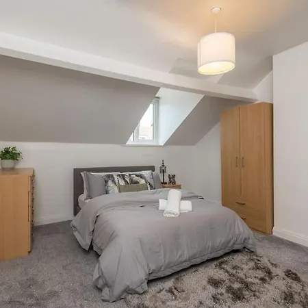 Norman View - 3 Bedroom House بيت للعطل ليدز