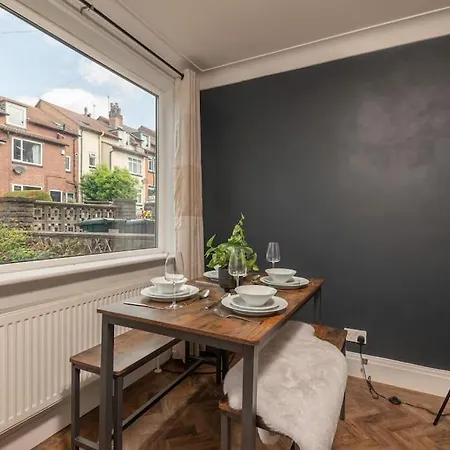 Norman View - 3 Bedroom House *