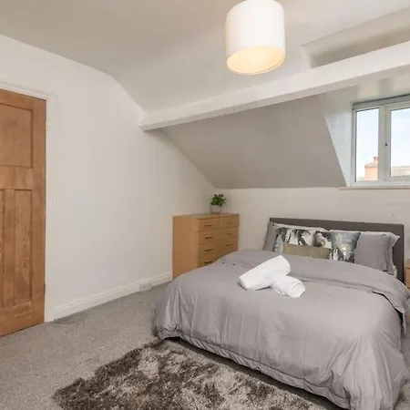 Norman View - 3 Bedroom House *